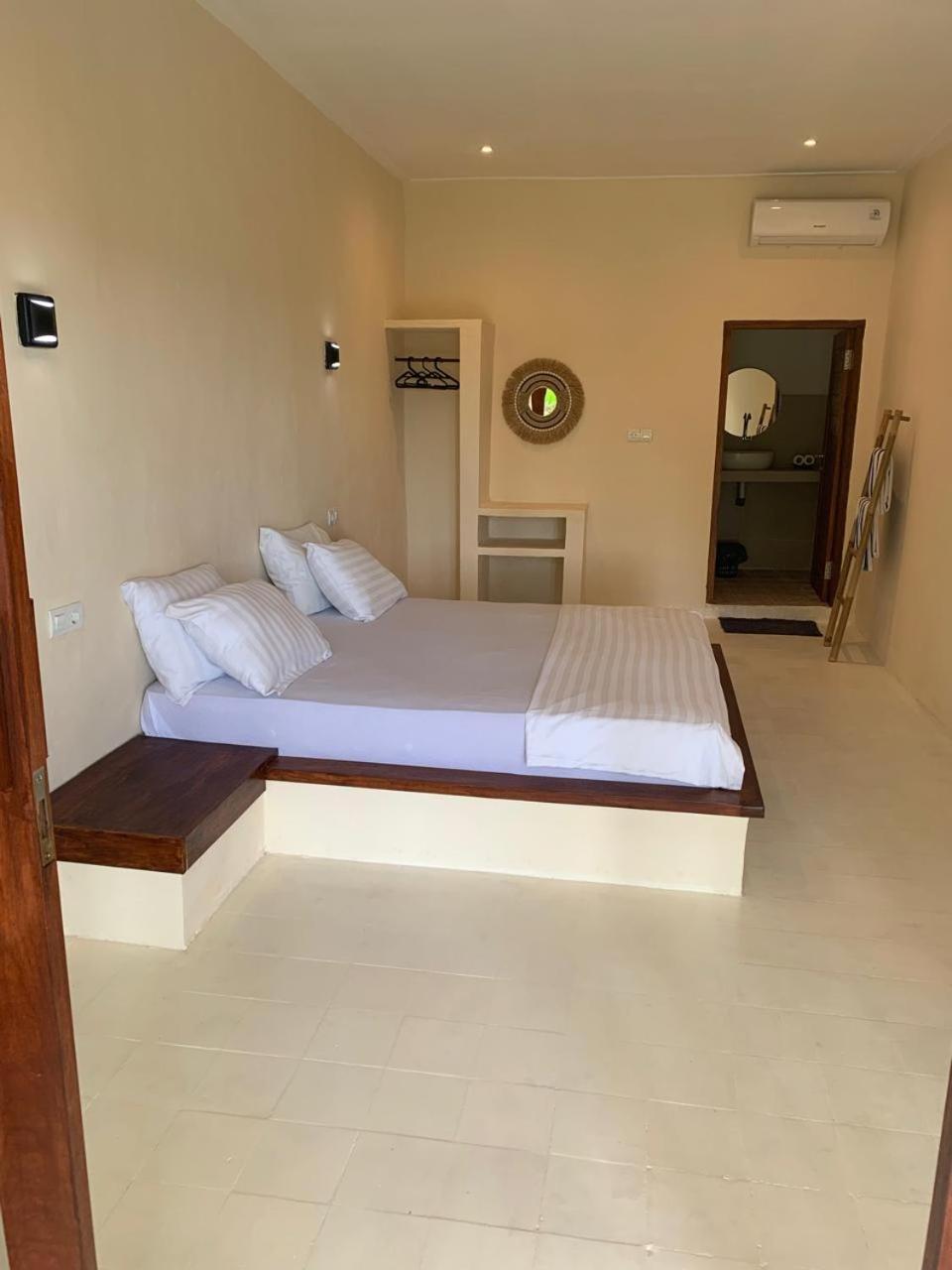 Lombok Coconut Hotel Mangsit Exterior photo